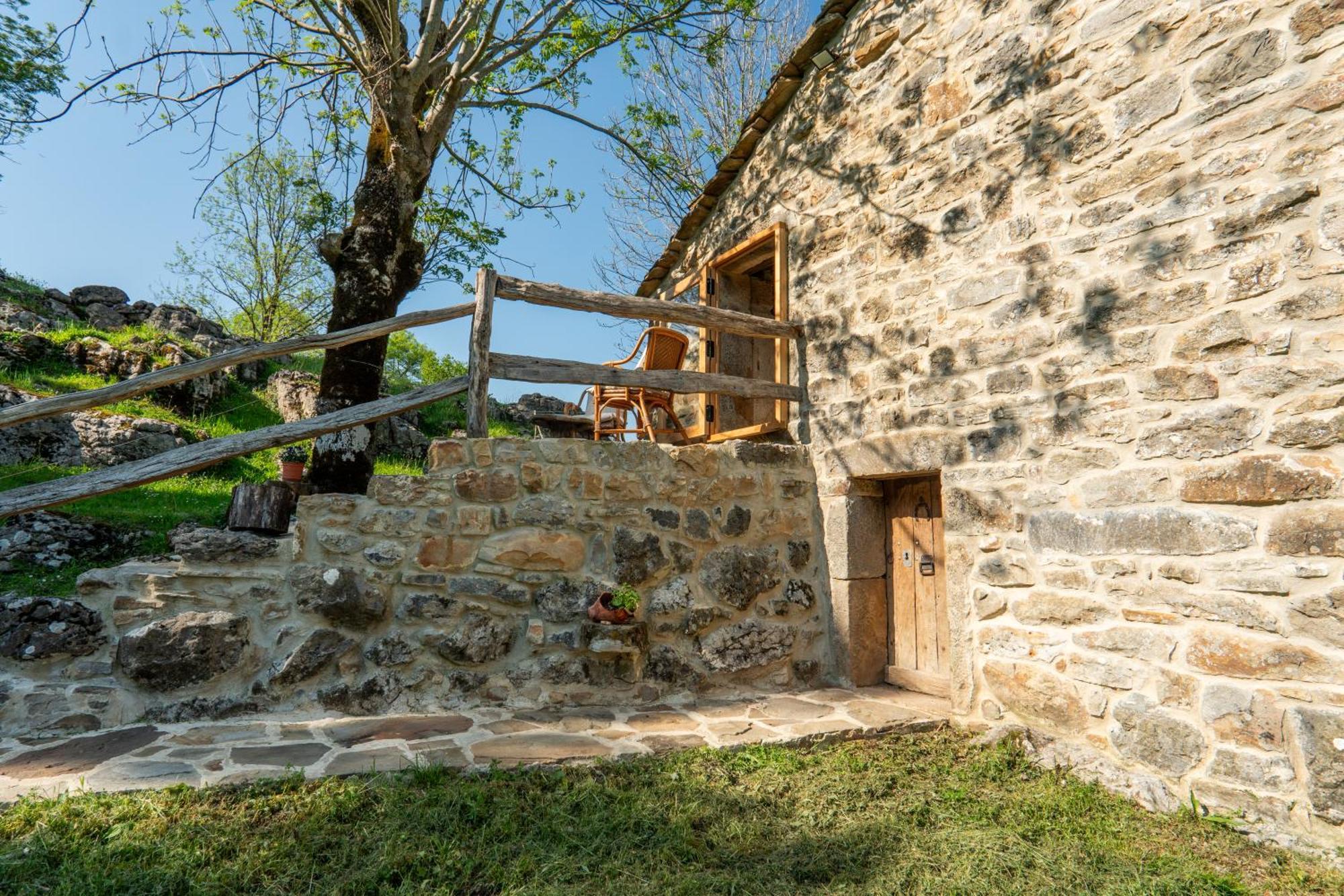 Vivienda Pasiega Lo Lucas 1920 San Roque de Riomiera Exterior photo