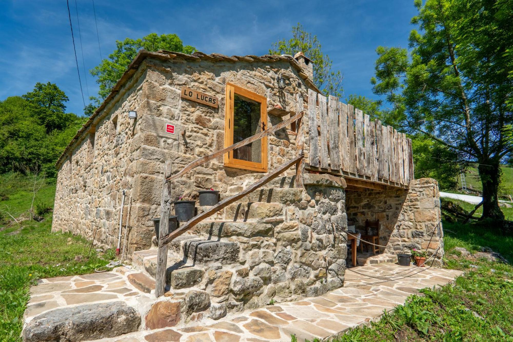 Vivienda Pasiega Lo Lucas 1920 San Roque de Riomiera Exterior photo